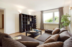 Cosy & Spacious Apartment in Artistic District
